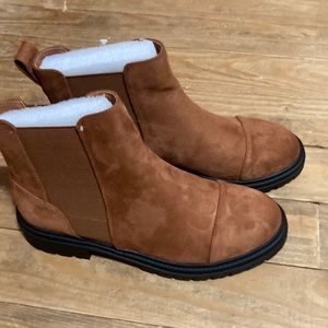 Brand new never worn Amazon boots